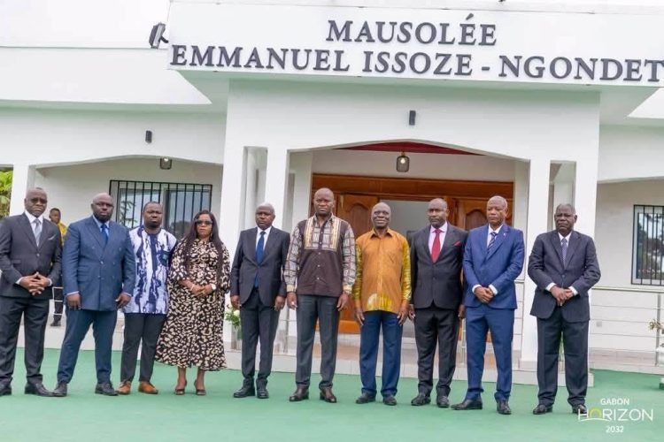 Journée de la Libération : à Makokou, Oligui Nguema honore la mémoire d’Issoze Ngondet