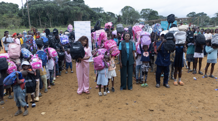 Ogooué-Ivindo : la Fondation Ma Bannière achève sa campagne de distribution de kits scolaires au plus près des familles